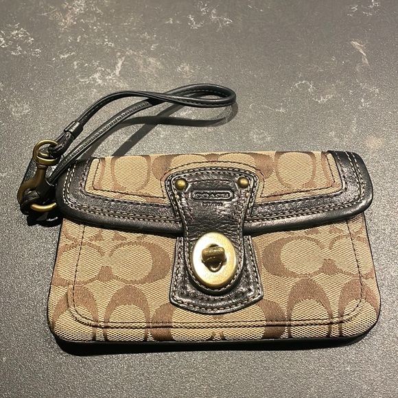 Signature Coach wristlet - Picture 1 of 4